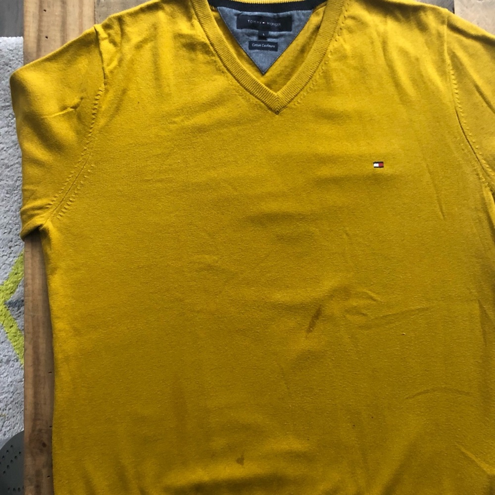 Tommy Hilfiger Size L v neck